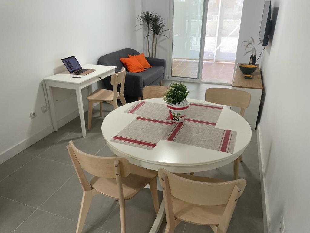 Encantador Piso Con Terraza Y Piscina Daire Benalmádena Dış mekan fotoğraf
