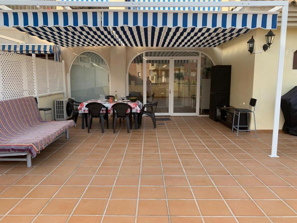 Encantador Piso Con Terraza Y Piscina Daire Benalmádena Dış mekan fotoğraf