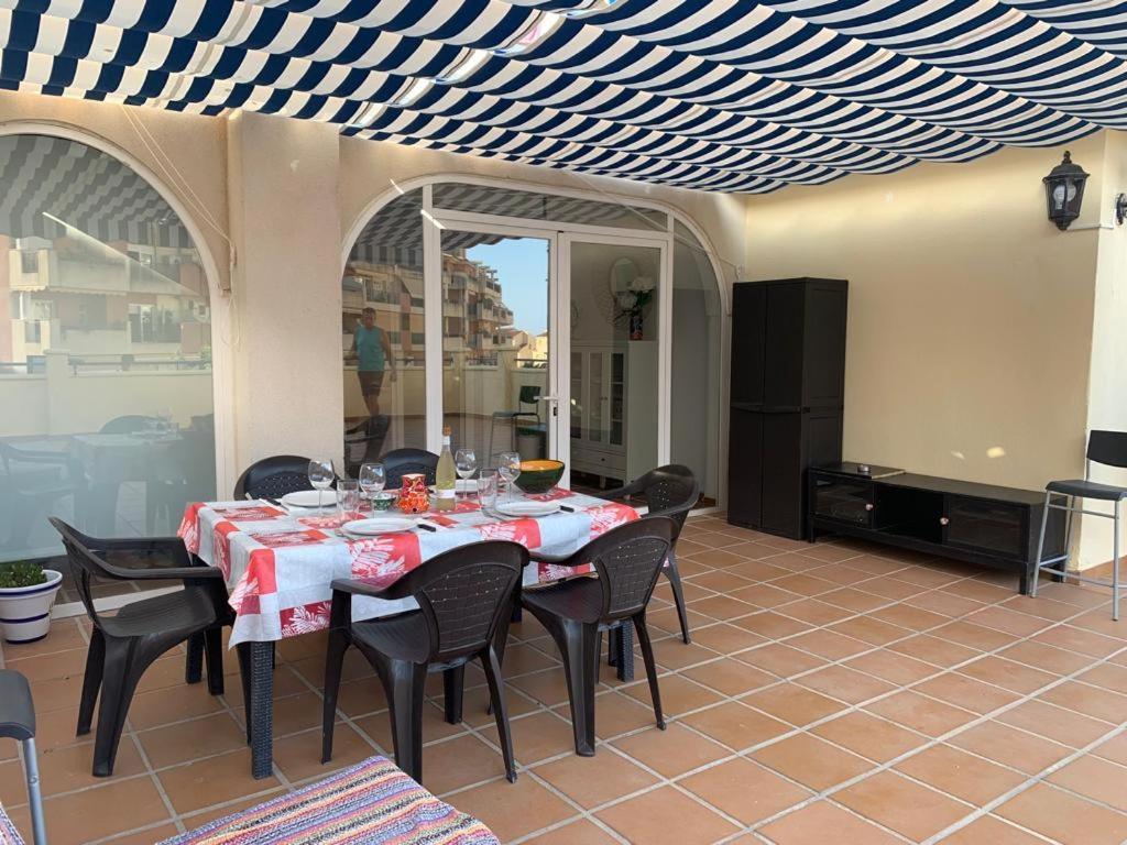 Encantador Piso Con Terraza Y Piscina Daire Benalmádena Dış mekan fotoğraf