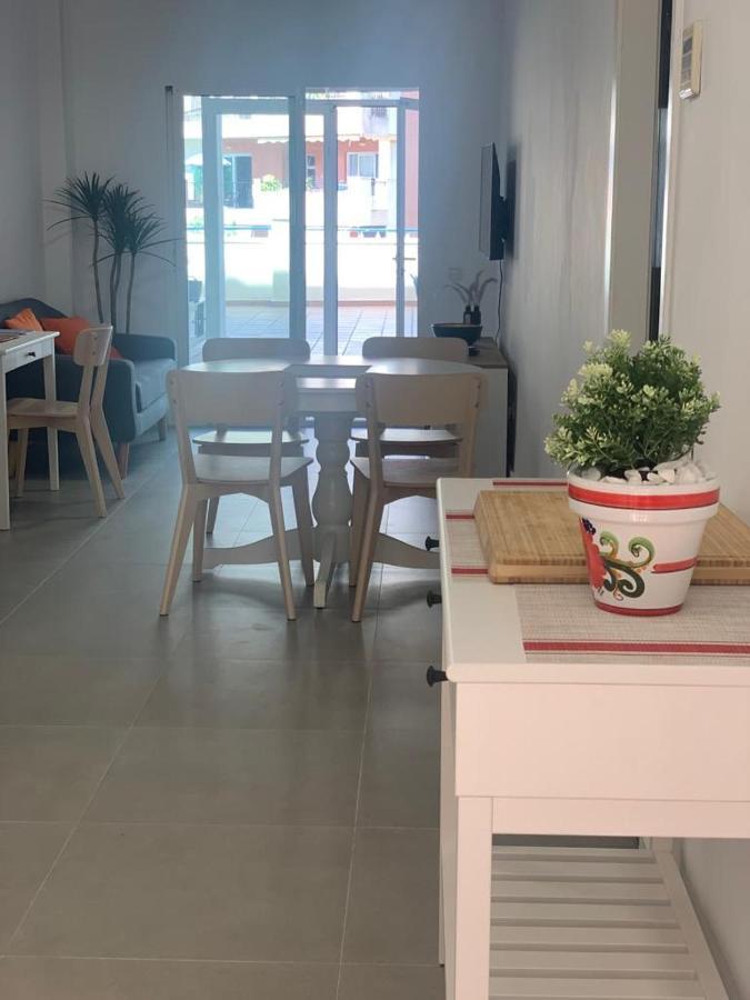 Encantador Piso Con Terraza Y Piscina Daire Benalmádena Dış mekan fotoğraf